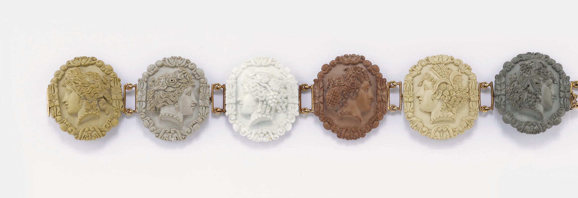 ANTICO BRACCIALE CON CAMMEI