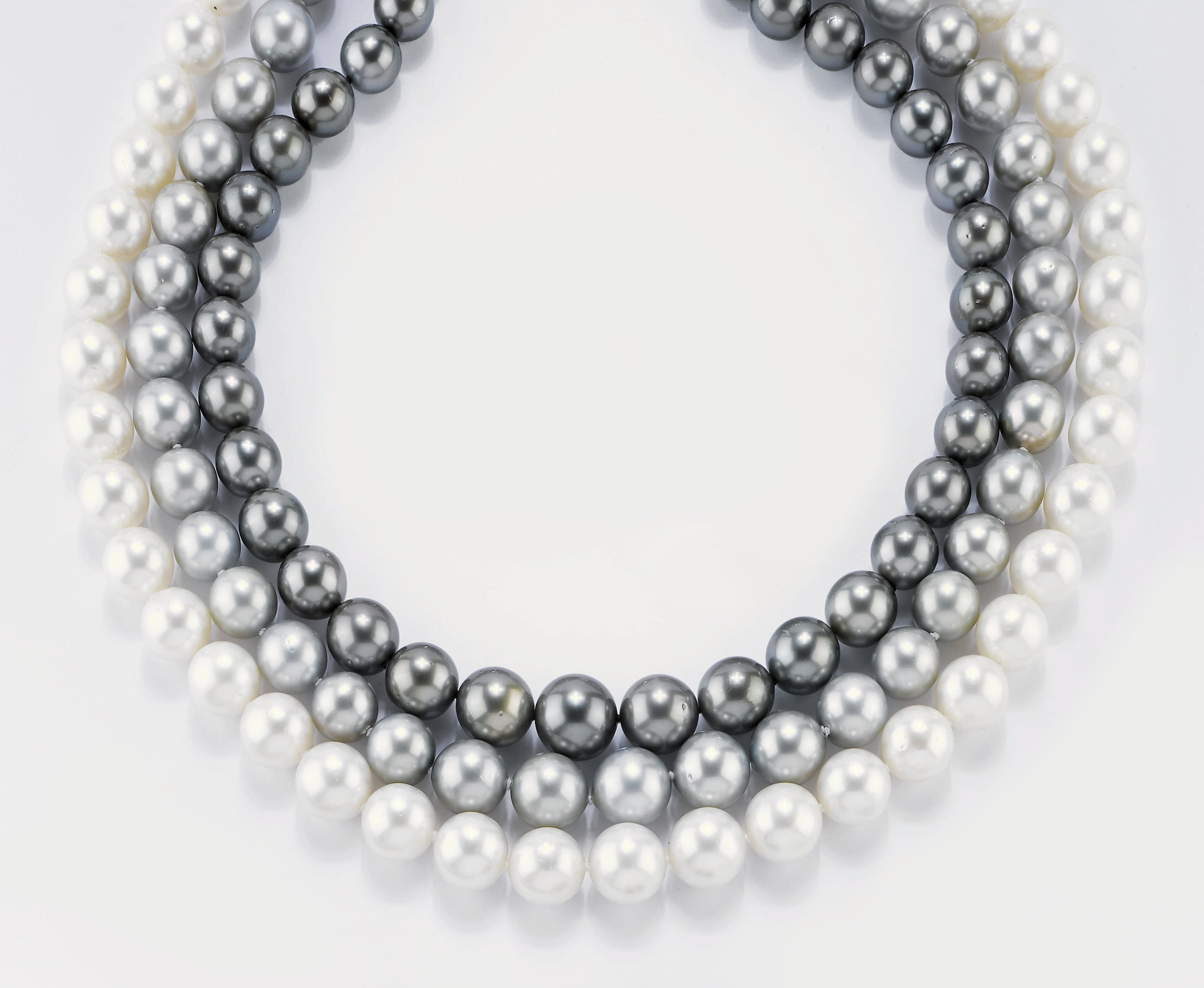 COLLANA IN PERLE COLTIVATE E DIAMANTI