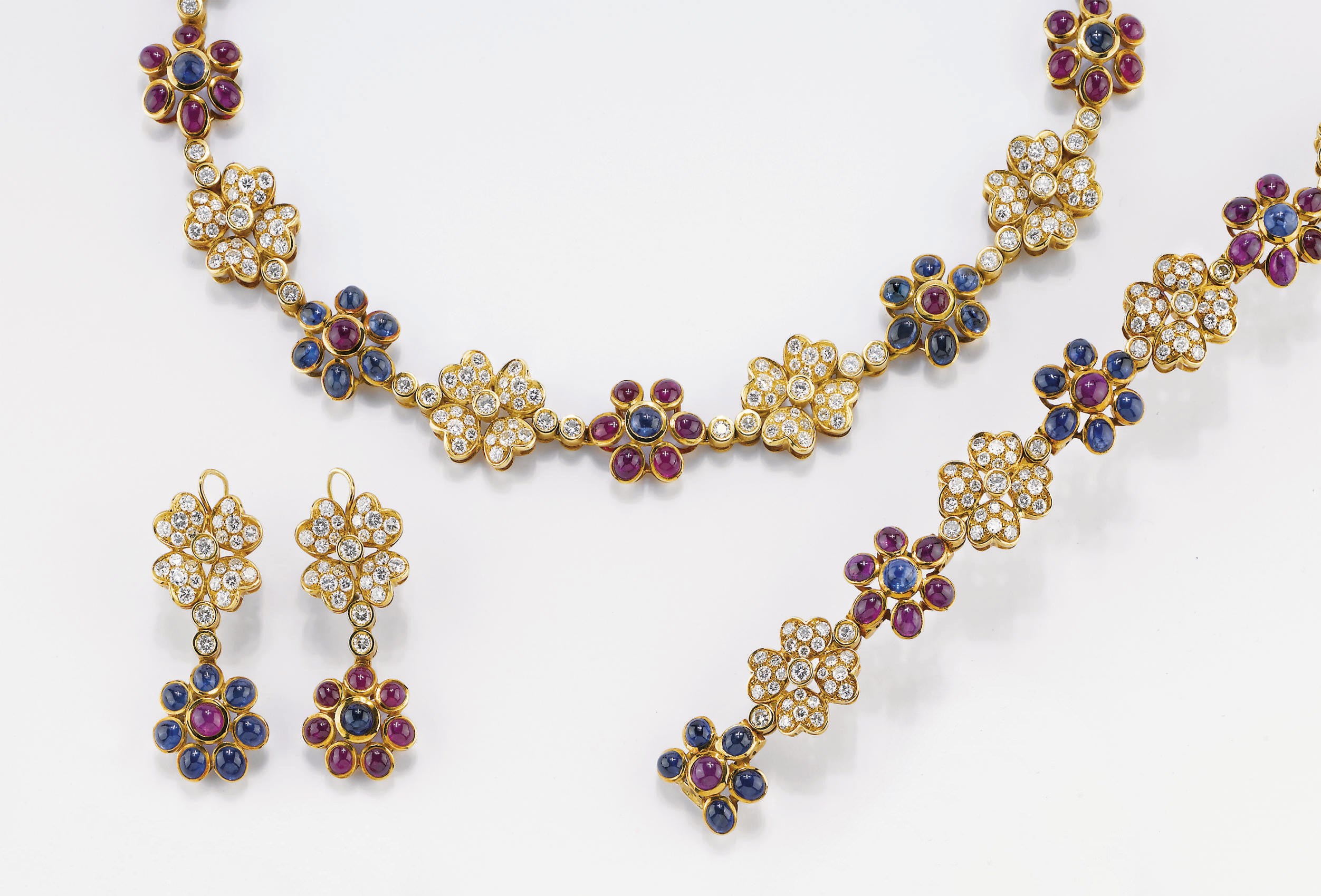 PARURE IN ORO CON BRILLANTI E PIETRE DI COLORE