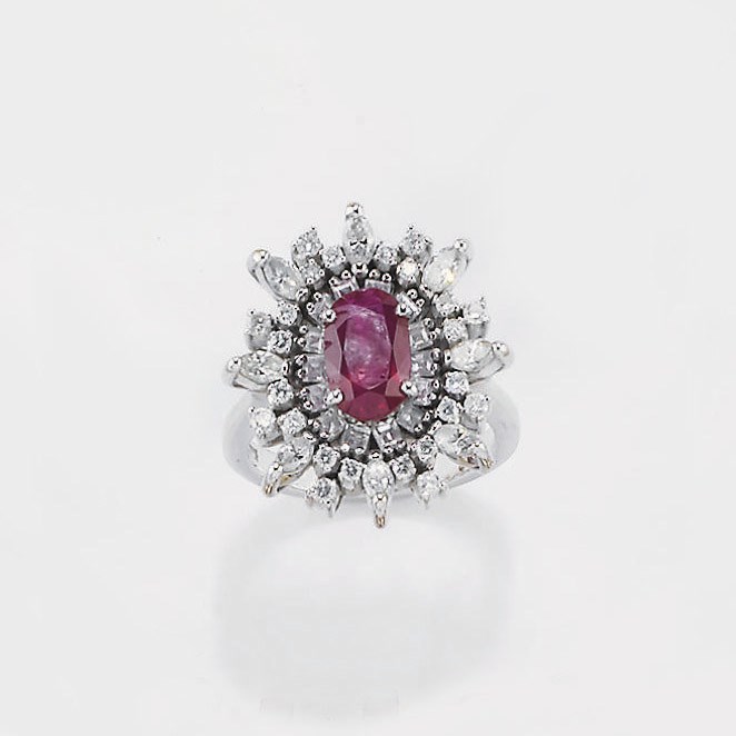 ANELLO CON RUBINO E DIAMANTI