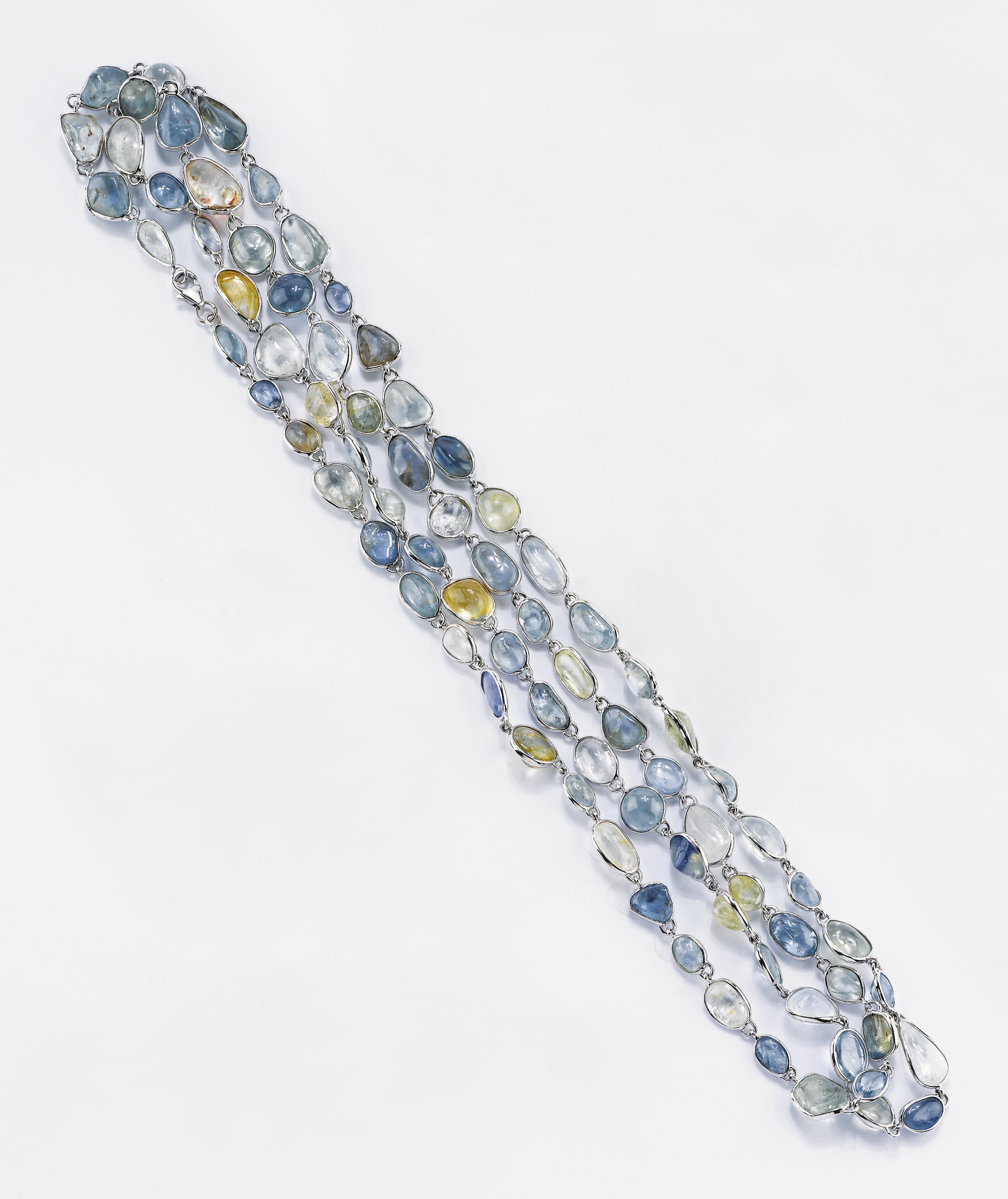 LUNGA CATENA IN ZAFFIRI CABOCHON