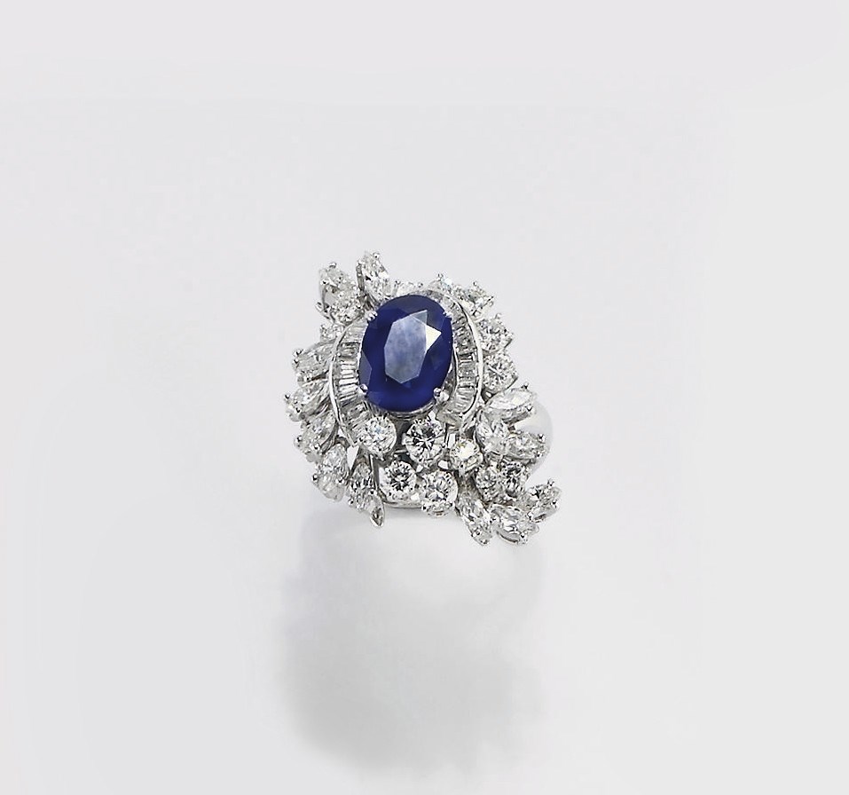 ANELLO CON ZAFFIRO E DIAMANTI