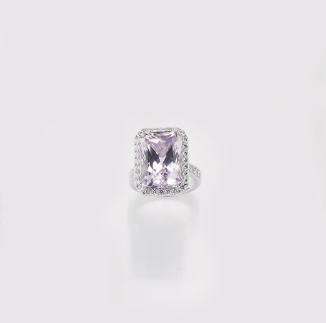 ANELLO IN ORO, KUNZITE E DIAMANTI