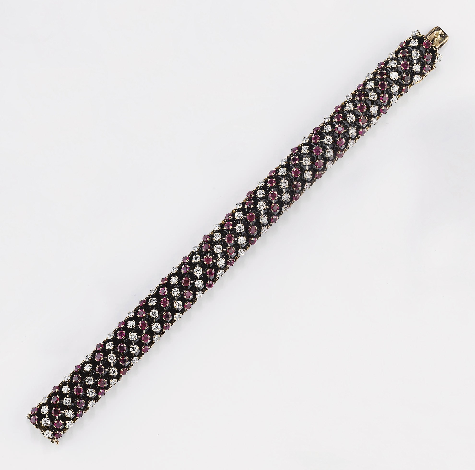 BRACCIALE IN ORO CON RUBINI E BRILLANTI, FIRMATO BULGARI