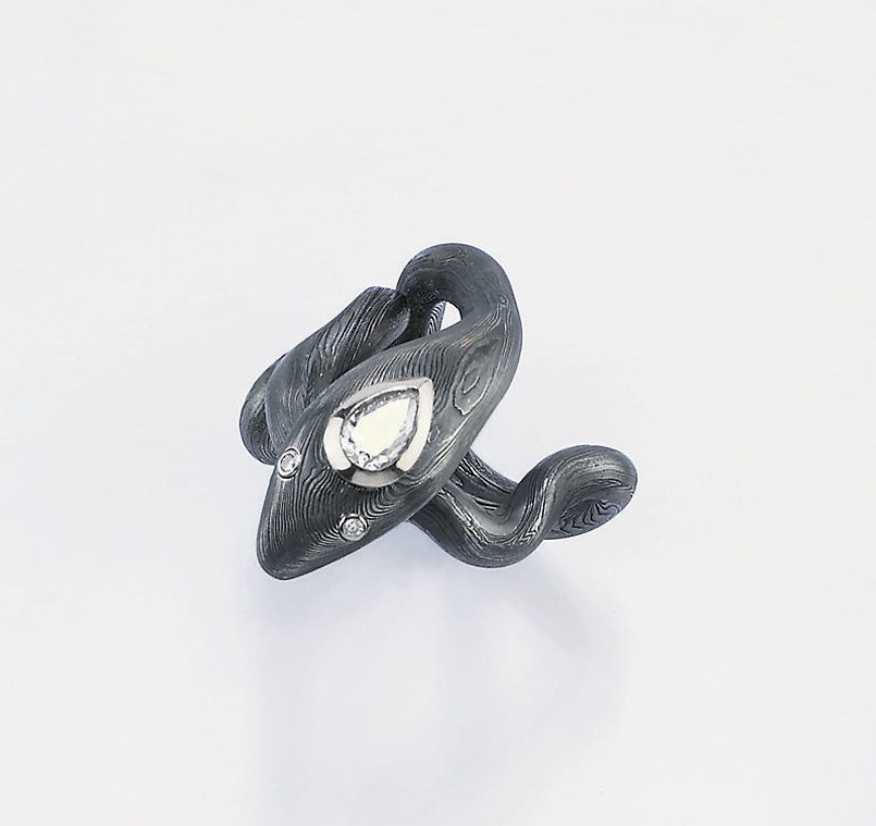 ANELLO IN FERRO E DIAMANTI