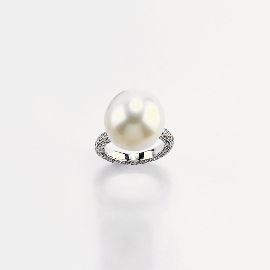 ANELLO CON PERLA COLTIVATA E BRILLANTI, FIRMATO MICHELE DELLA VALLE