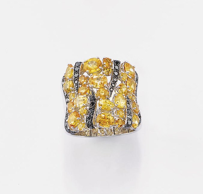 ANELLO CON ZAFFIRI GIALLI E BRILLANTI NERI, FIRMATO MICHELE DELLA VALLE