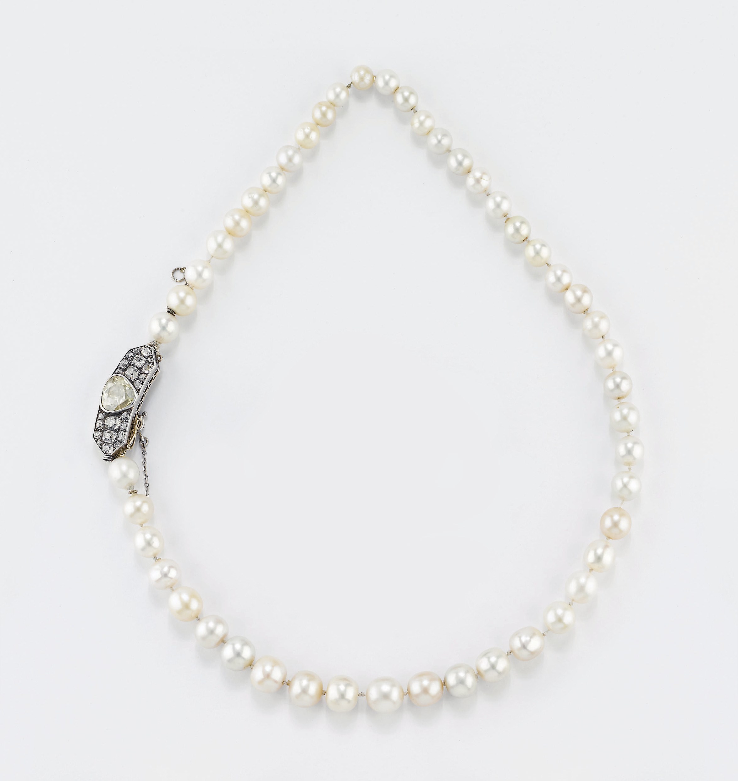 COLLANA IN PERLE NATURALI E DIAMANTI