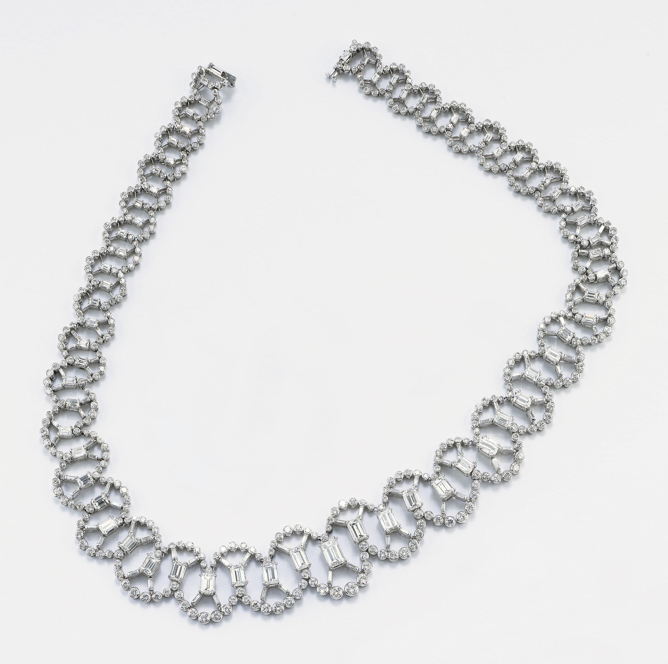 COLLANA IN PLATINO E DIAMANTI, DI CUSI