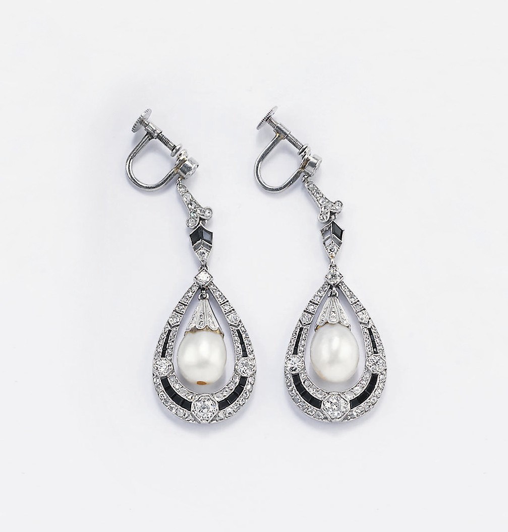 PAIO DI ORECCHINI ART DECO CON PERLA, BRILLANTI E ONICE