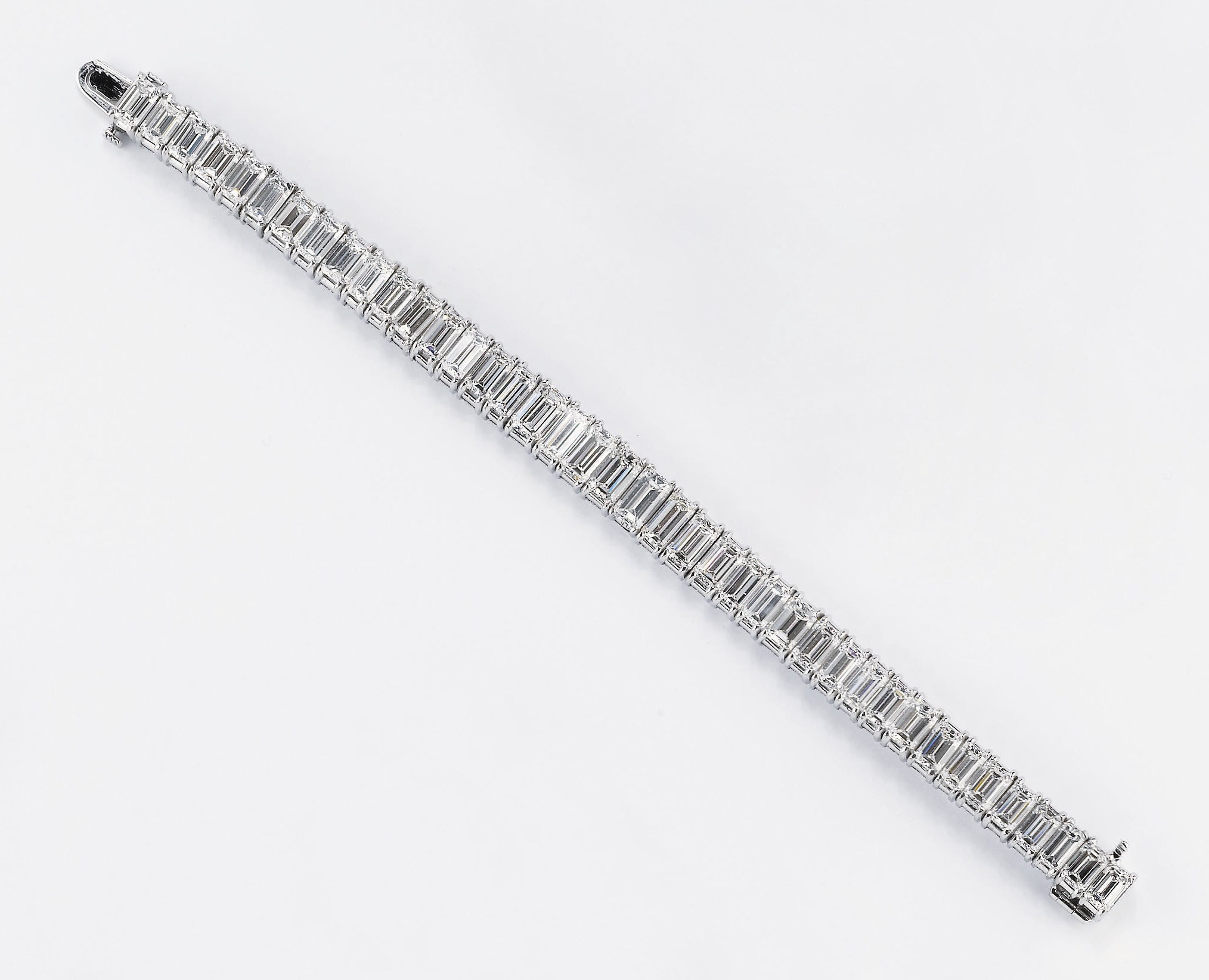 BRACCIALE SEMISNODATO IN PLATINO E DIAMANTI