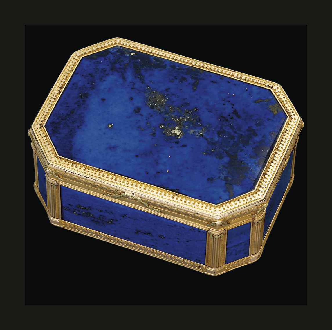 TABATIERE EN OR DE DEUX COULEURS ET LAPIS-LAZULI