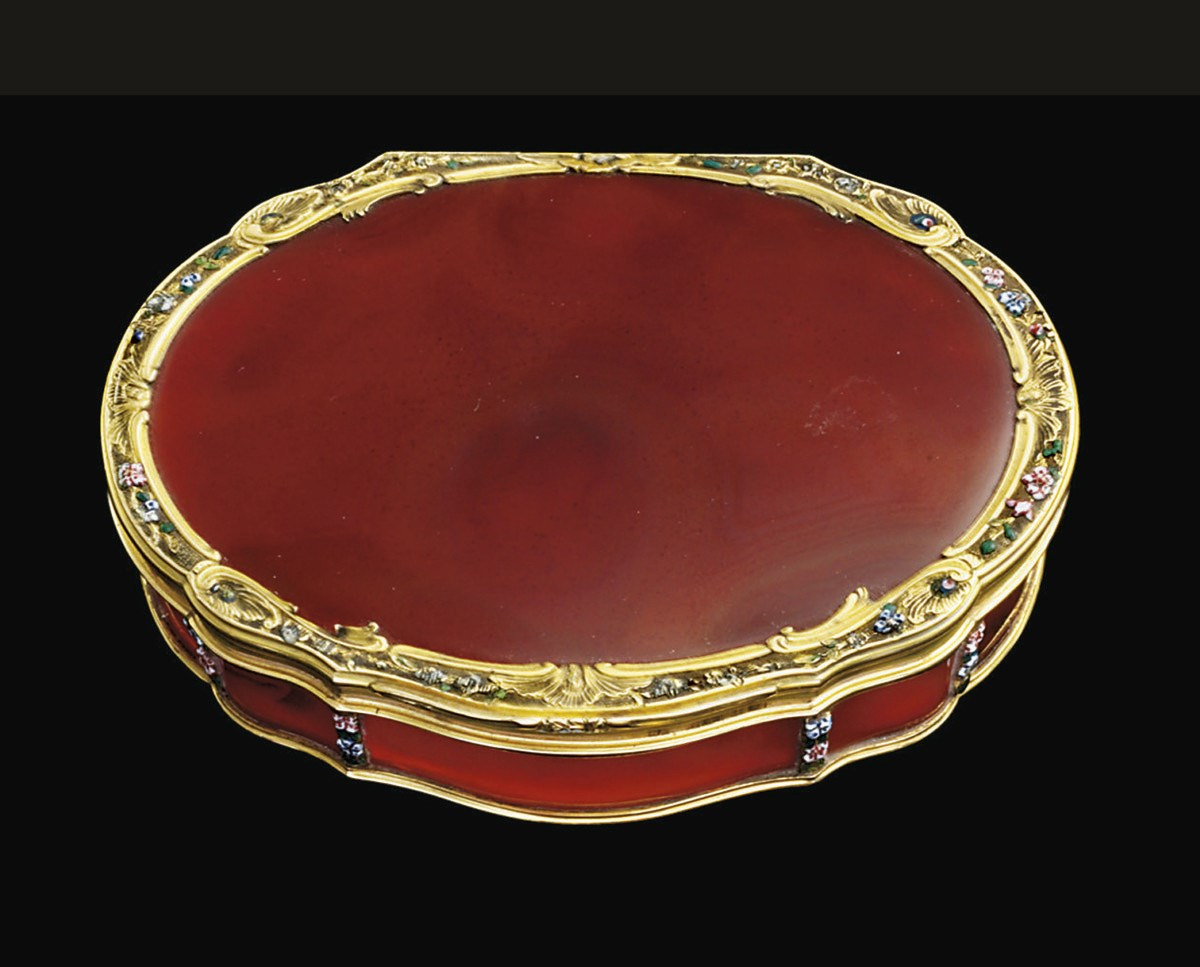 TABATIERE EN AGATE ET OR D'EPOQUE GEORGE II