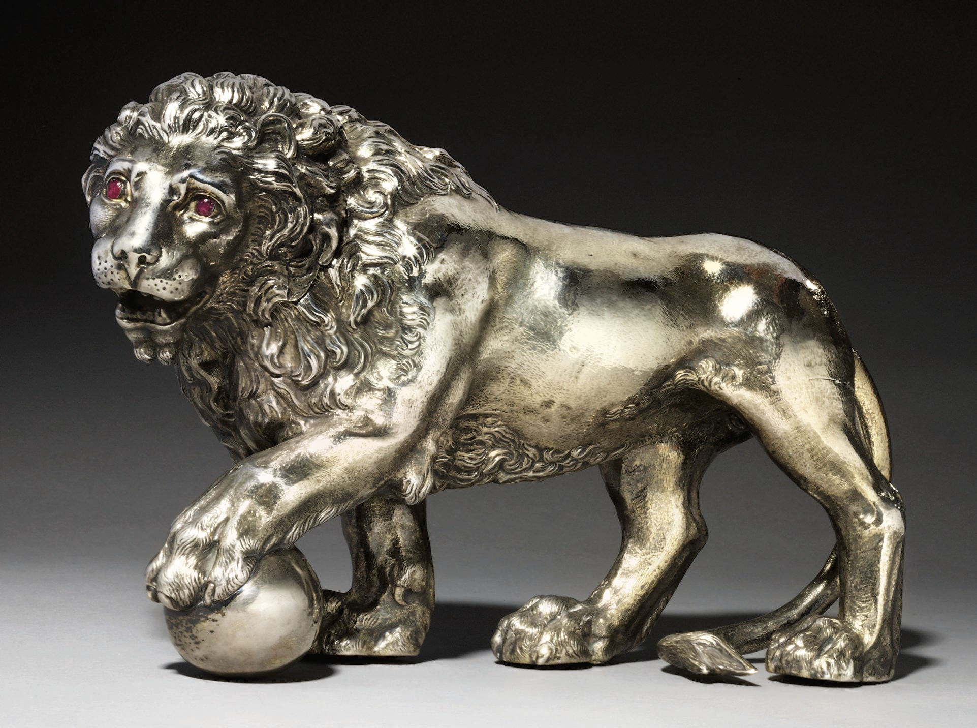 LION EN ARGENT