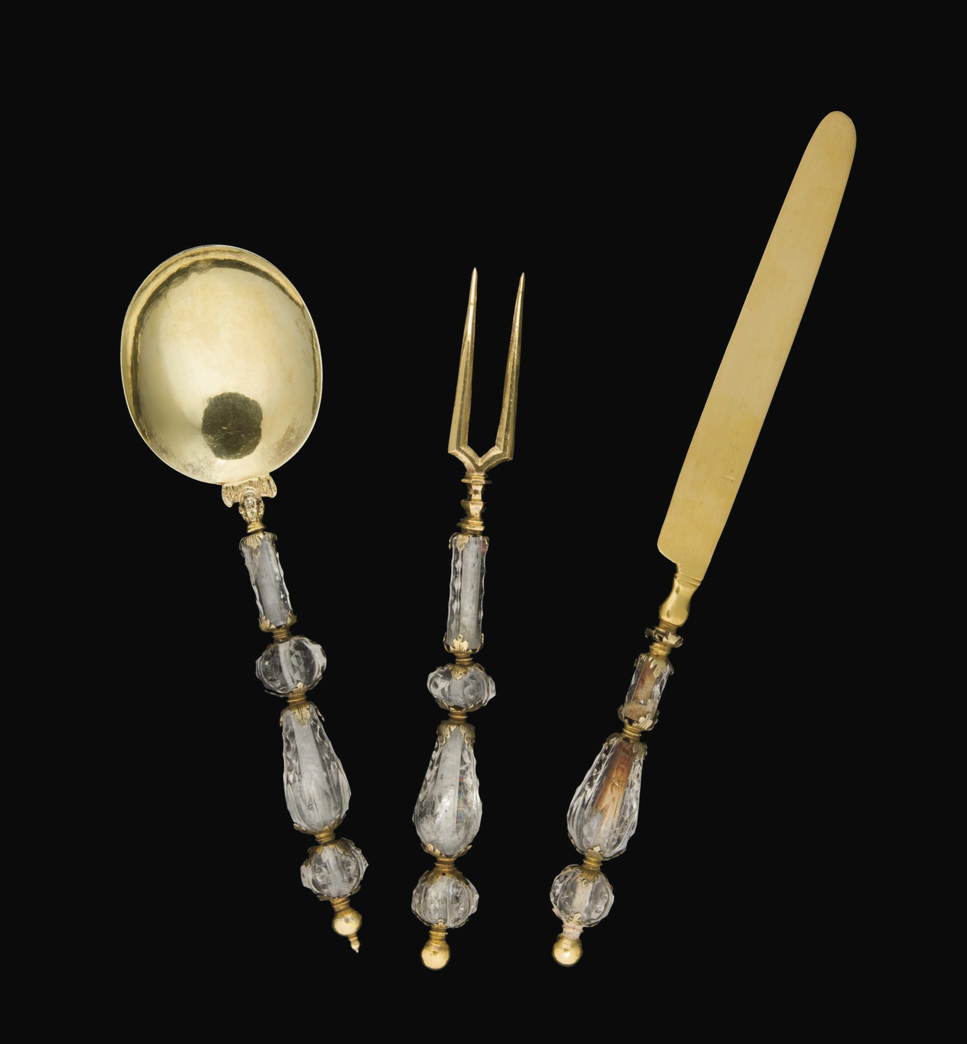 COUVERTS DE VOYAGE EN VERMEIL ET CRISTAL DE ROCHE