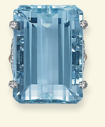 AN AQUAMARINE DRESS RING