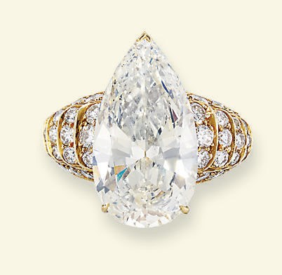 A DIAMOND SINGLE-STONE RING