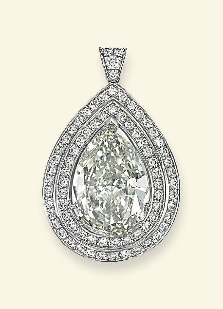 A DIAMOND PENDANT