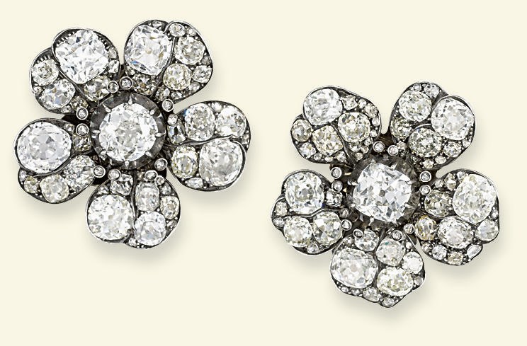 A PAIR OF ANTIQUE DIAMOND EAR CLIPS
