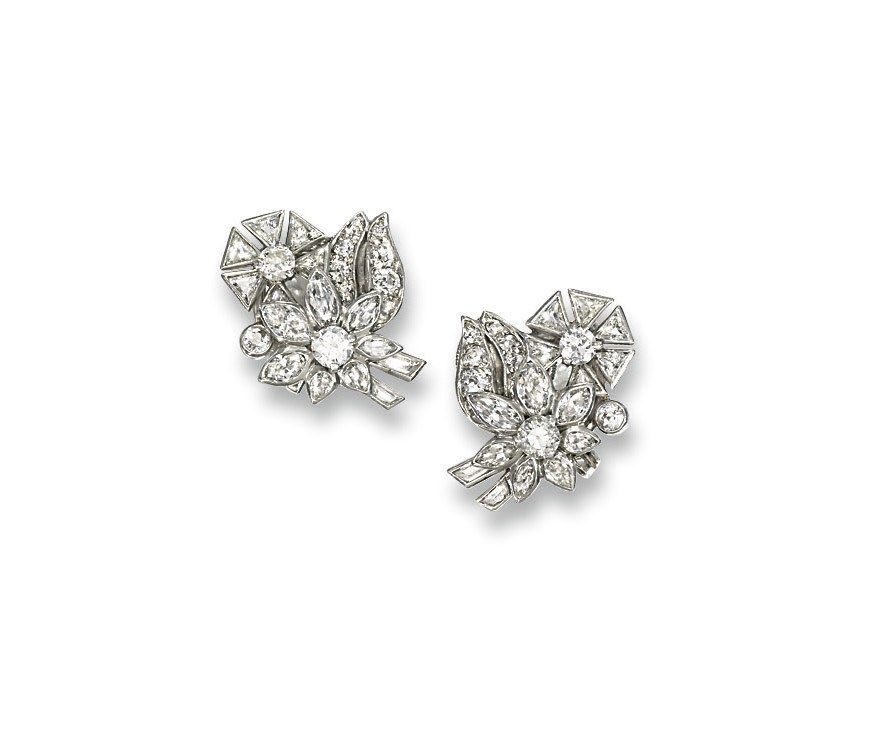 A PAIR OF ART DECO DIAMOND EARCLIPS, BY CARTIER
