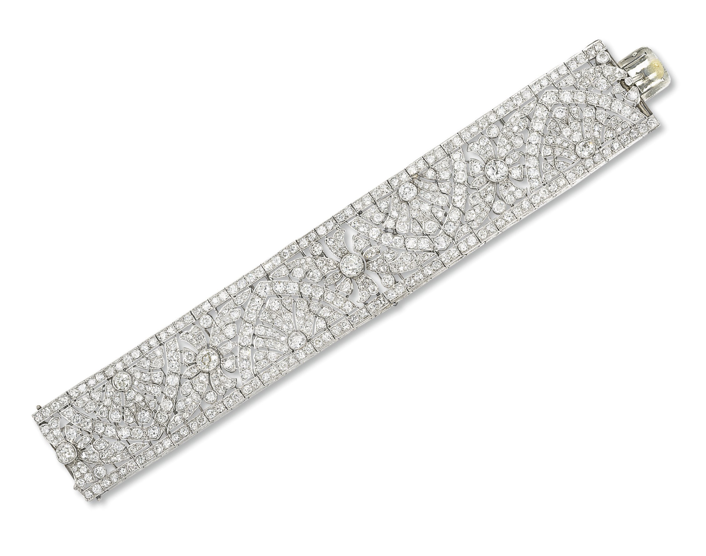 AN ART DECO DIAMOND BRACELET