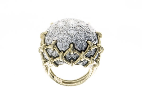 A DIAMOND AND 18K GOLD RING