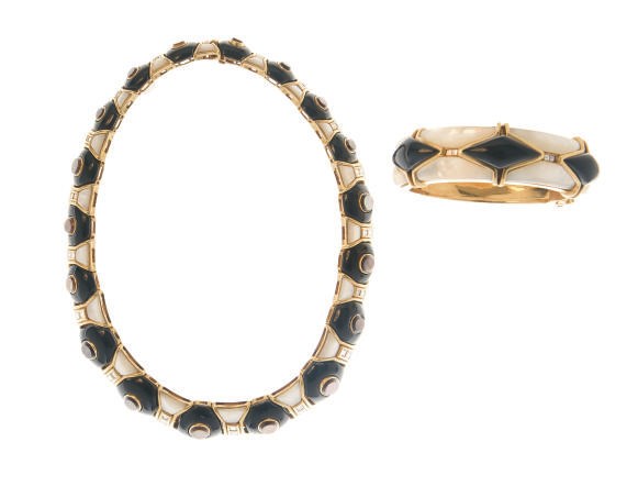A SET OF MOTHER-OF-PEARL, ONYX, DIAMOND AND GOLD JEWELRY