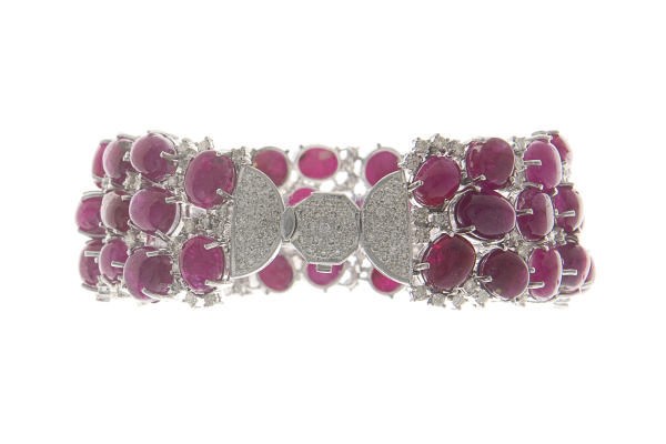 A RUBY, DIAMOND AND 18K WHITE GOLD BRACELET