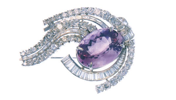 A AMETHYST, DIAMOND AND PLATINUM BROOCH
