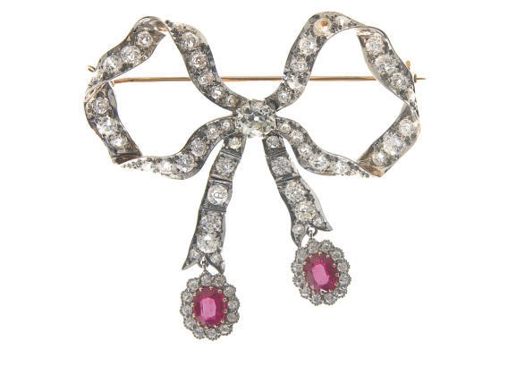 A DIAMOND, SYNTHETIC RUBY, PLATINUM AND GOLD BROOCH