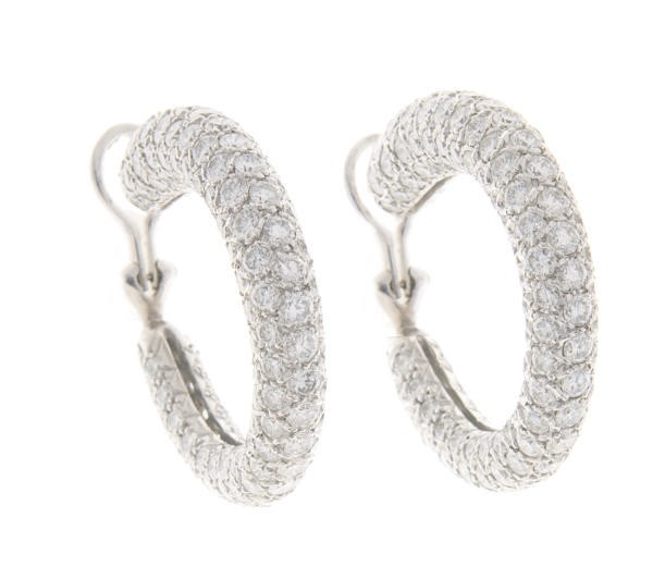A PAIR OF DIAMOND AND WHITE GOLD EAR CLIPS