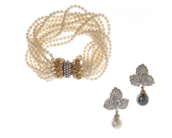 A GROUP OF CULTURED PEARL, DIAMOND AND 18K GOLD JEWELRY
