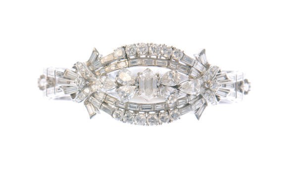 A DIAMOND AND PLATINUM BRACELET