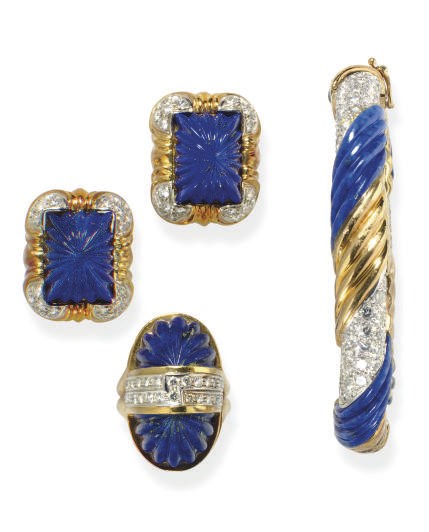 A SET OF LAPIS LAZULI, DIAMOND AND GOLD JEWELRY