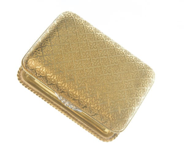 AN 18K GOLD AND DIAMOND COMPACT