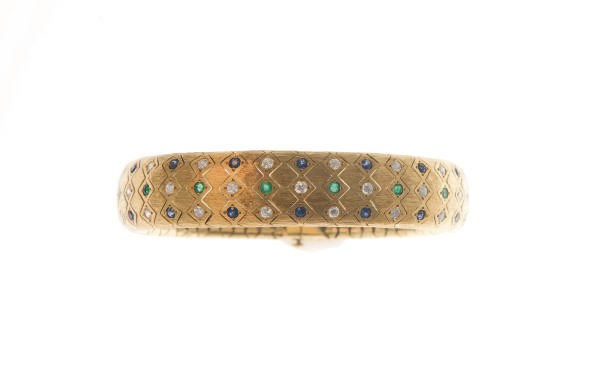 AN EMERALD, SAPPHIRE, DIAMOND AND 18K GOLD BRACELET