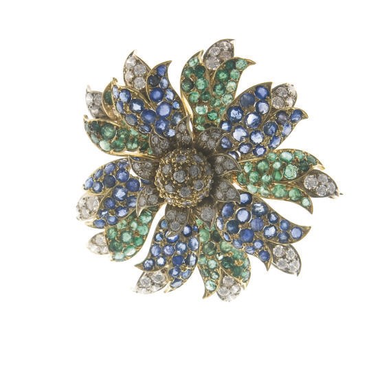 AN EMERALD, SAPPHIRE, DIAMOND AND GOLD BROOCH
