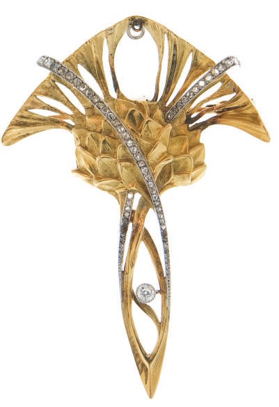 AN ART NOUVEAU DIAMOND, GOLD AND PLATINUM BROOCH