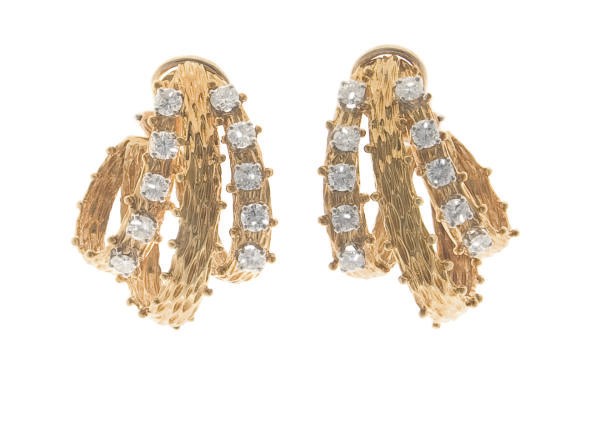 A PAIR OF DIAMOND AND GOLD EAR CLIPS, BY VAN CLEEF & ARPELS