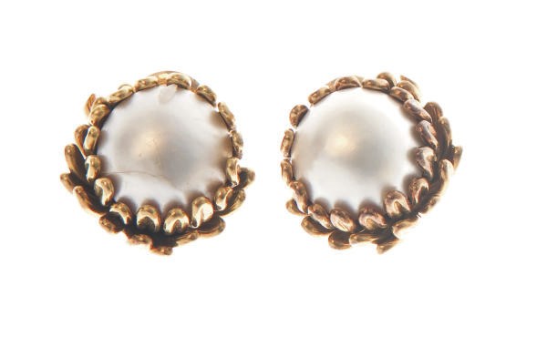 A PAIR OF CULTURED MABÉ PEARL AND GOLD EAR CLIPS, BY VAN CLEEF & ARPELS
