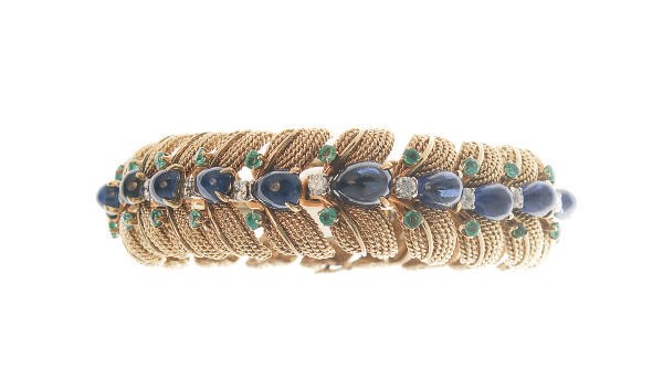 A SAPPHIRE, EMERALD, DIAMOND AND GOLD BRACELET
