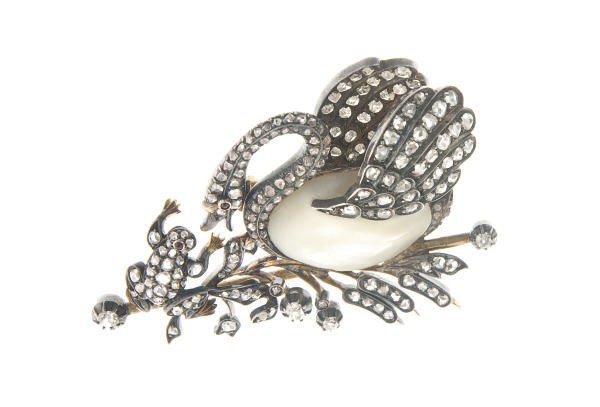 AN ANTIQUE DIAMOND, RUBY AND PEARL BROOCH