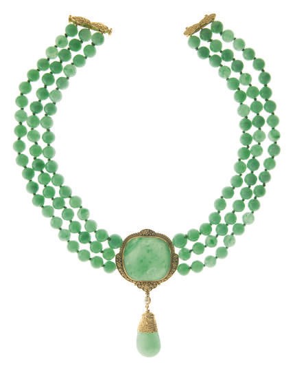 A JADE BEAD AND GOLD NECKLACE, BY CARVIN FRENCH