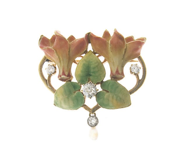 AN ART NOUVEAU ENAMEL, DIAMOND AND PEARL BROOCH