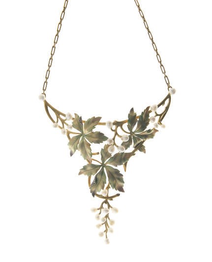 AN ANTIQUE ENAMEL, PEARL AND DIAMOND PENDANT NECKLACE