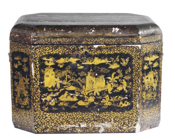 A CHINESE EXPORT LACQUER HEXAGONAL BOX,