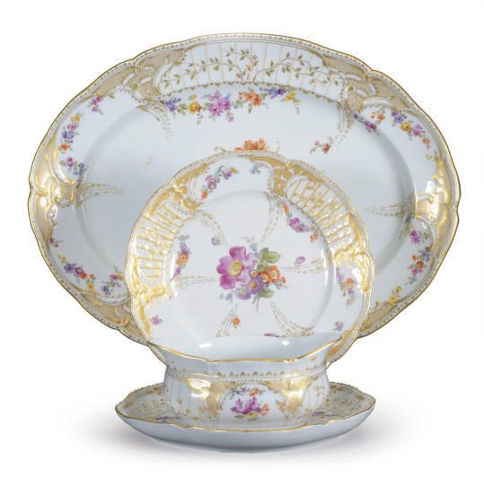 A GERMAN PORCELAIN PART DINNER SERVICE,