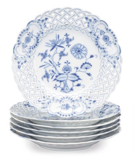A SET OF TWELVE GERMAN PORCELAIN 'BLUE ONION' RETICULATED DESSERT PLATES AND A LARGER PLATE IN THE 'BLUE ONION' PATTERN,