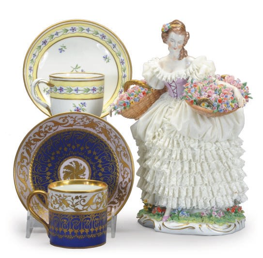 TWO VIENNESE PORCELAIN TEACUPS AND SAUCERS,
