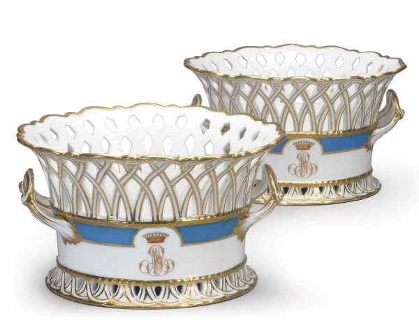A PAIR OF PARIS PORCELAIN RETICULATED CIRCULAR BASKETS,